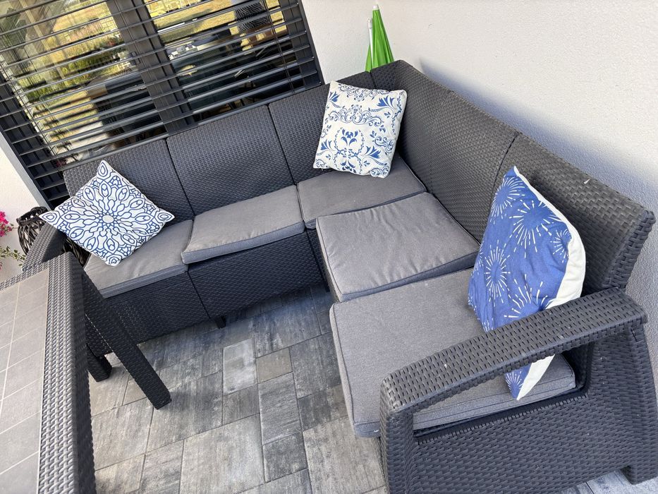 Meble ogrodowe z duzym stołem