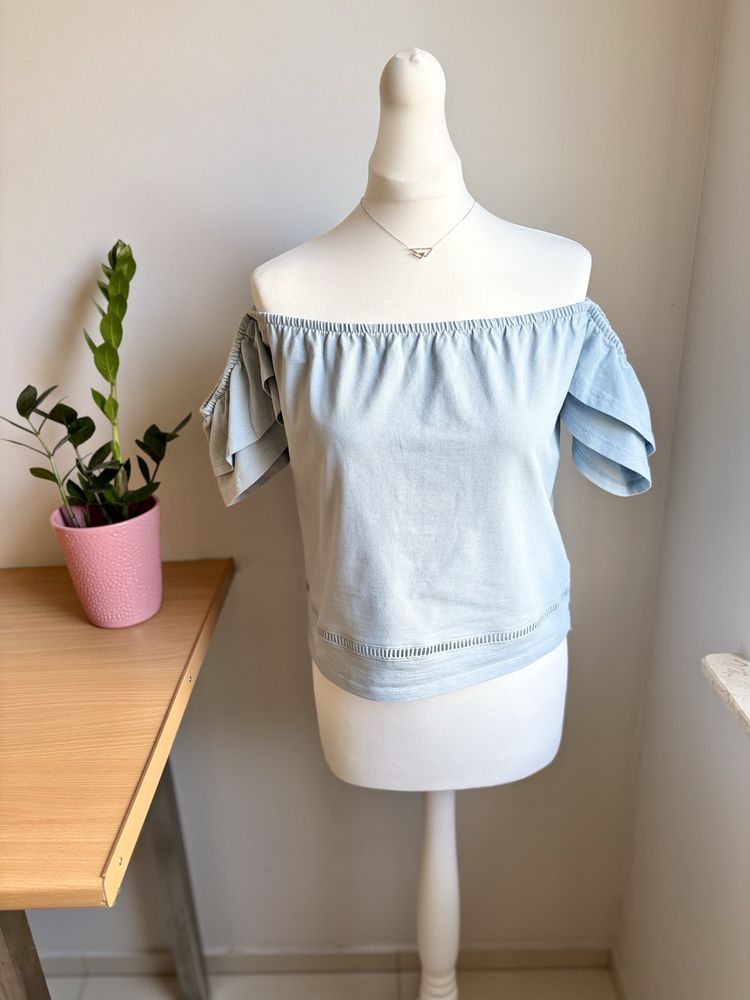 Letnia bluzka z odkrytymi ramionami w kolorze baby blue House S