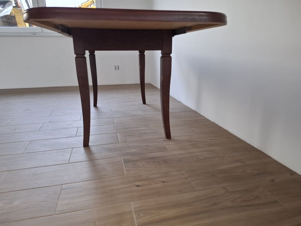 Drewniany stół, mahoniowy brąz 215 x 80
