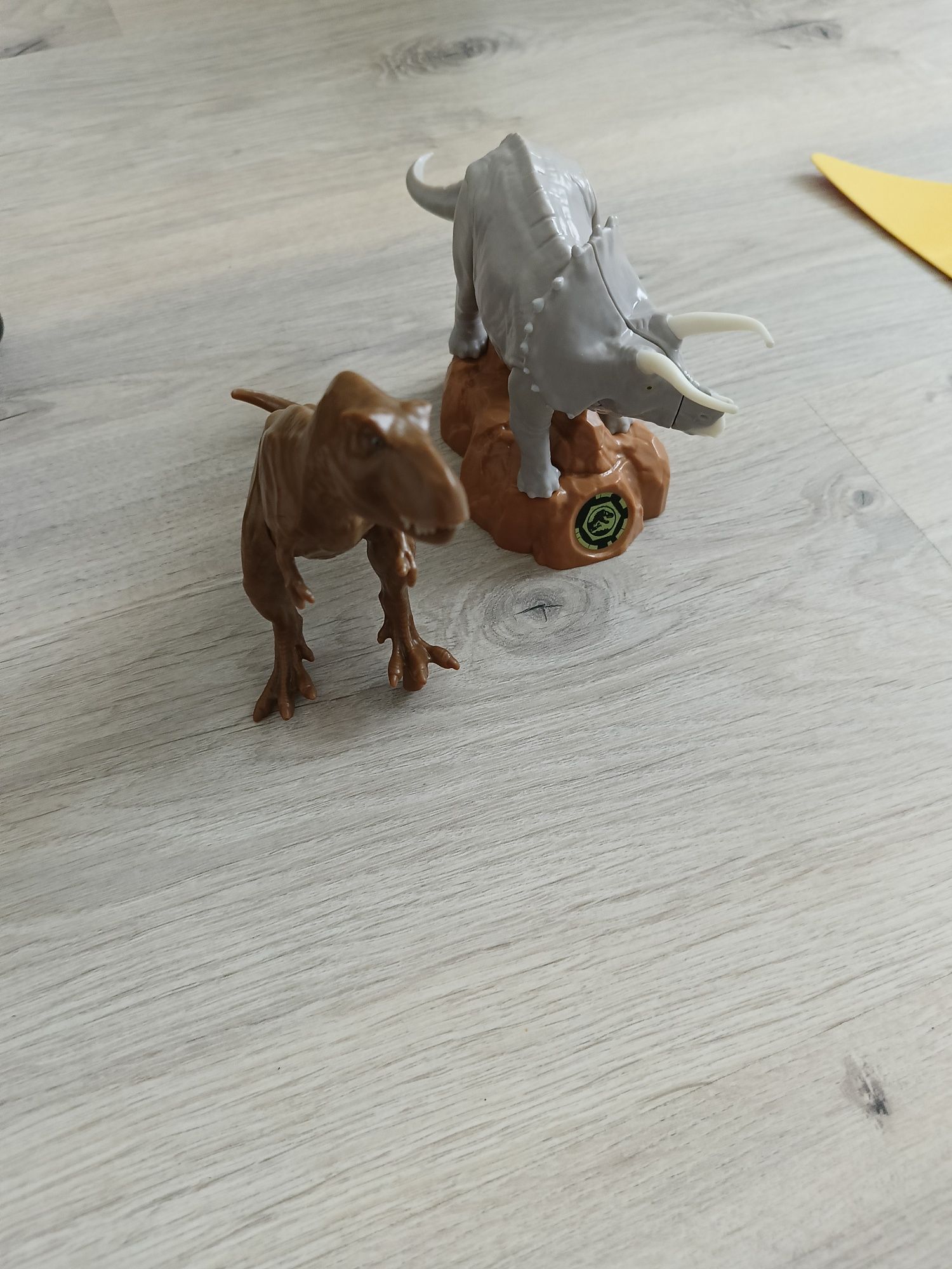 Dinozaury   2szt