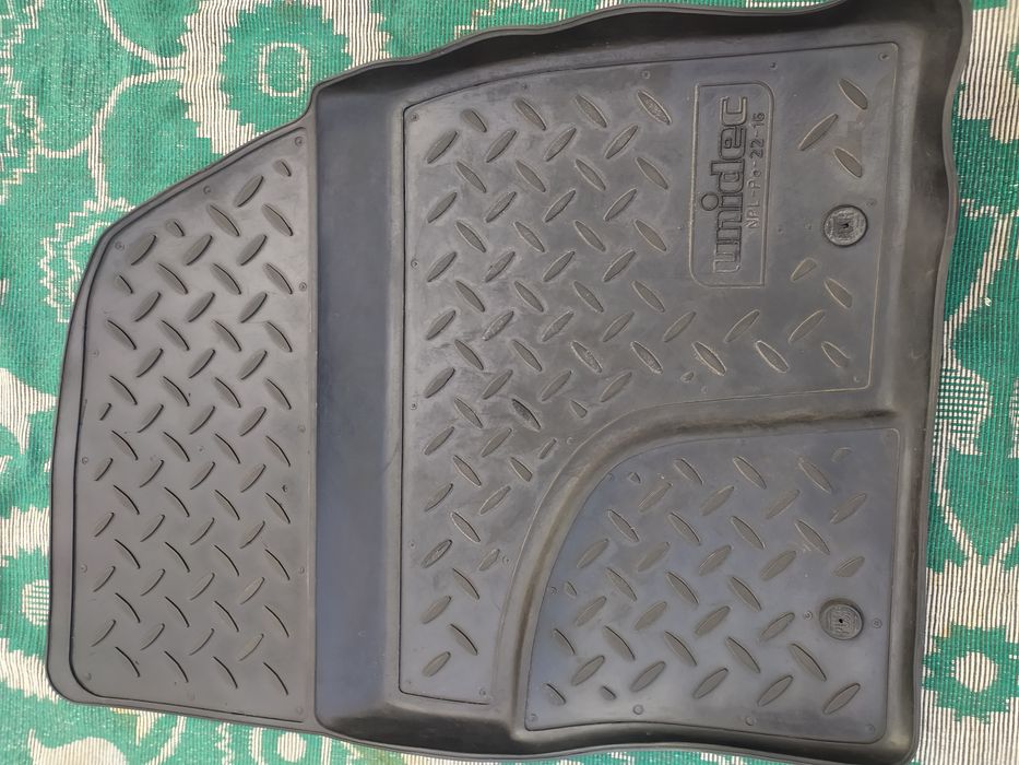 Продам килимки в авто ФОРД ФОКУС 2