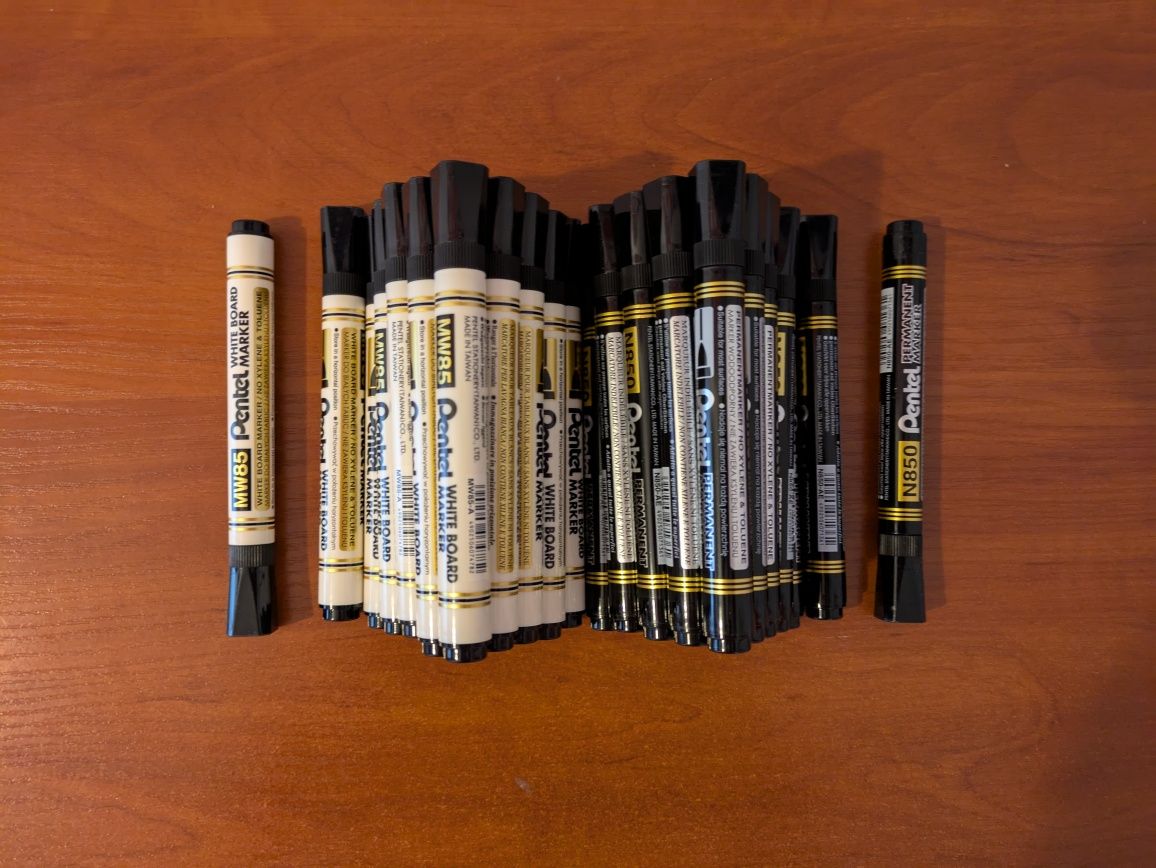 Marker czarny "Pentel", nowe. 34 sztuk.