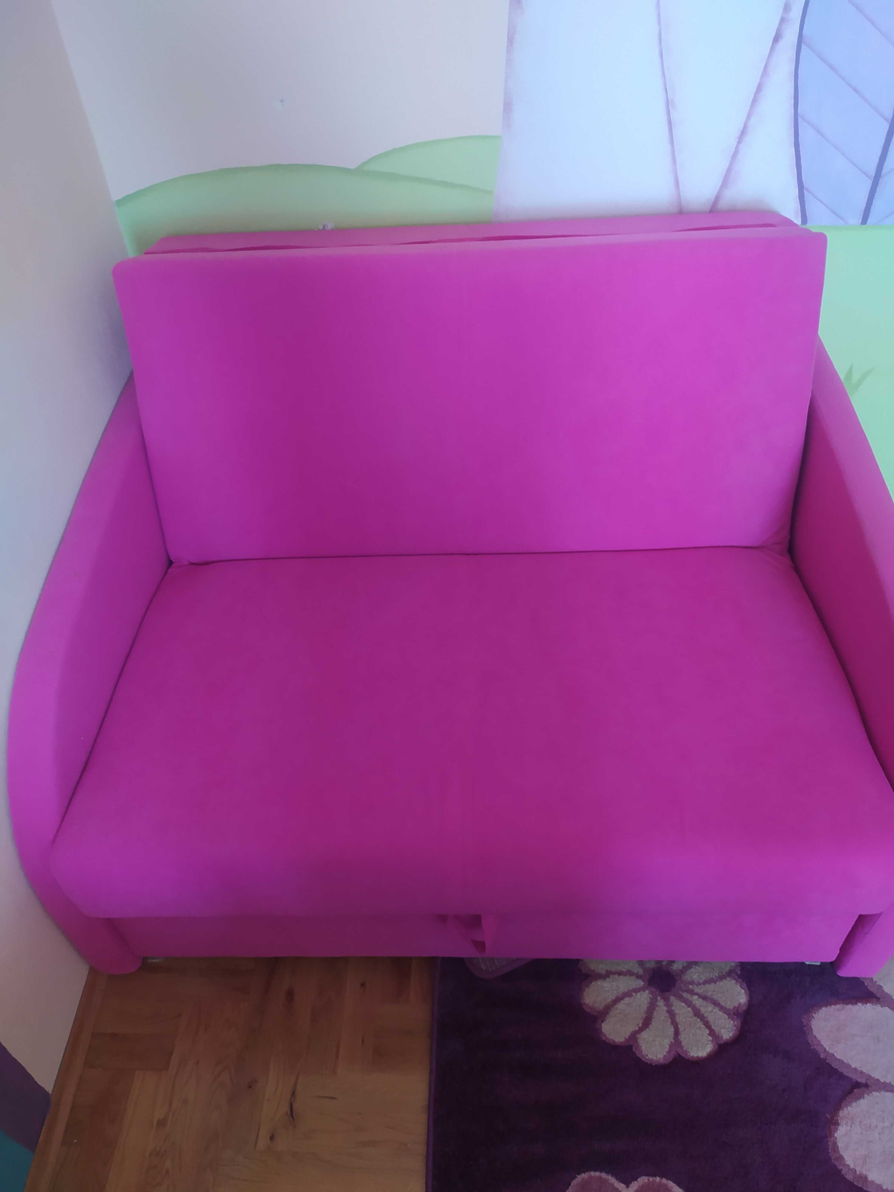 Sofa  dwuosobowa z funkcją spania różowa
