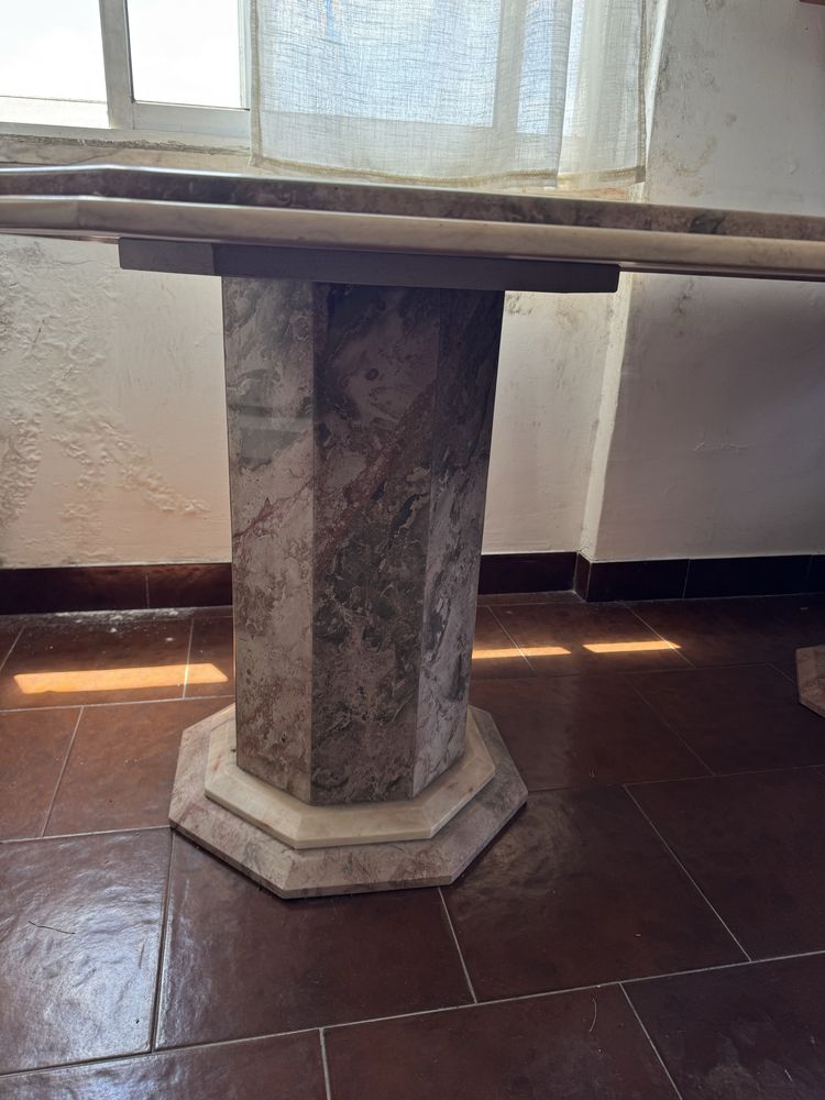 Mesa de mármore rosa