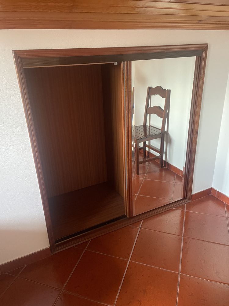 Roupeiros de sotao mogno e cerejeira