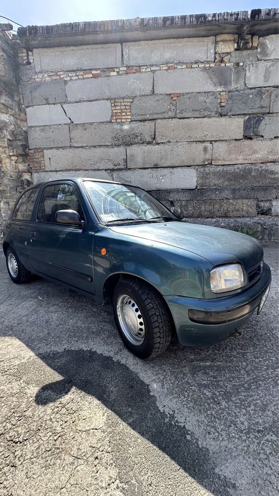 Продам Nissan Micra k11 на автомате экономная