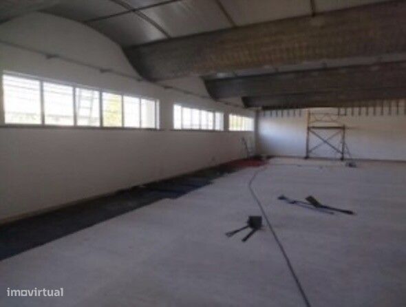 Armazém para arrendar na Abóboda - Cascais