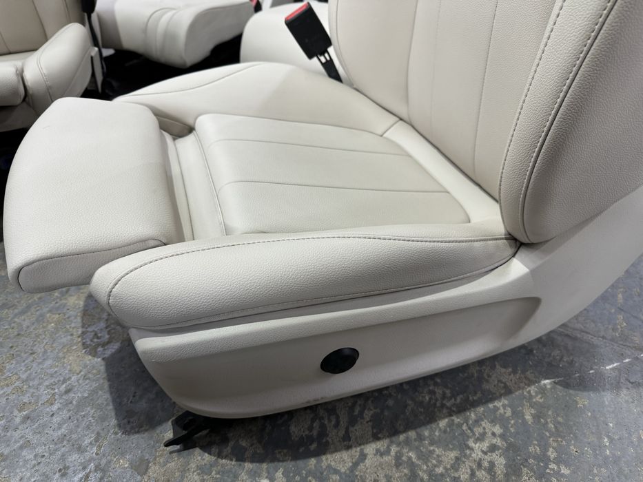 Салон Білий EQB 250+ X243 Mercedes Benz Кожа Сиденья Сидушки