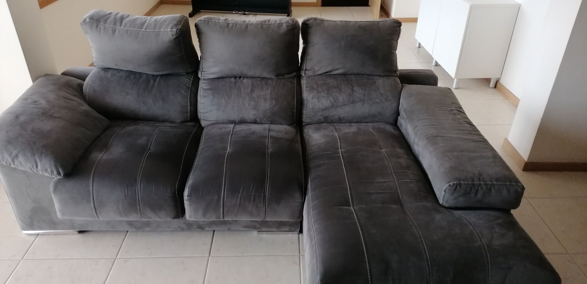 Sofá três lugares com chaise lounge