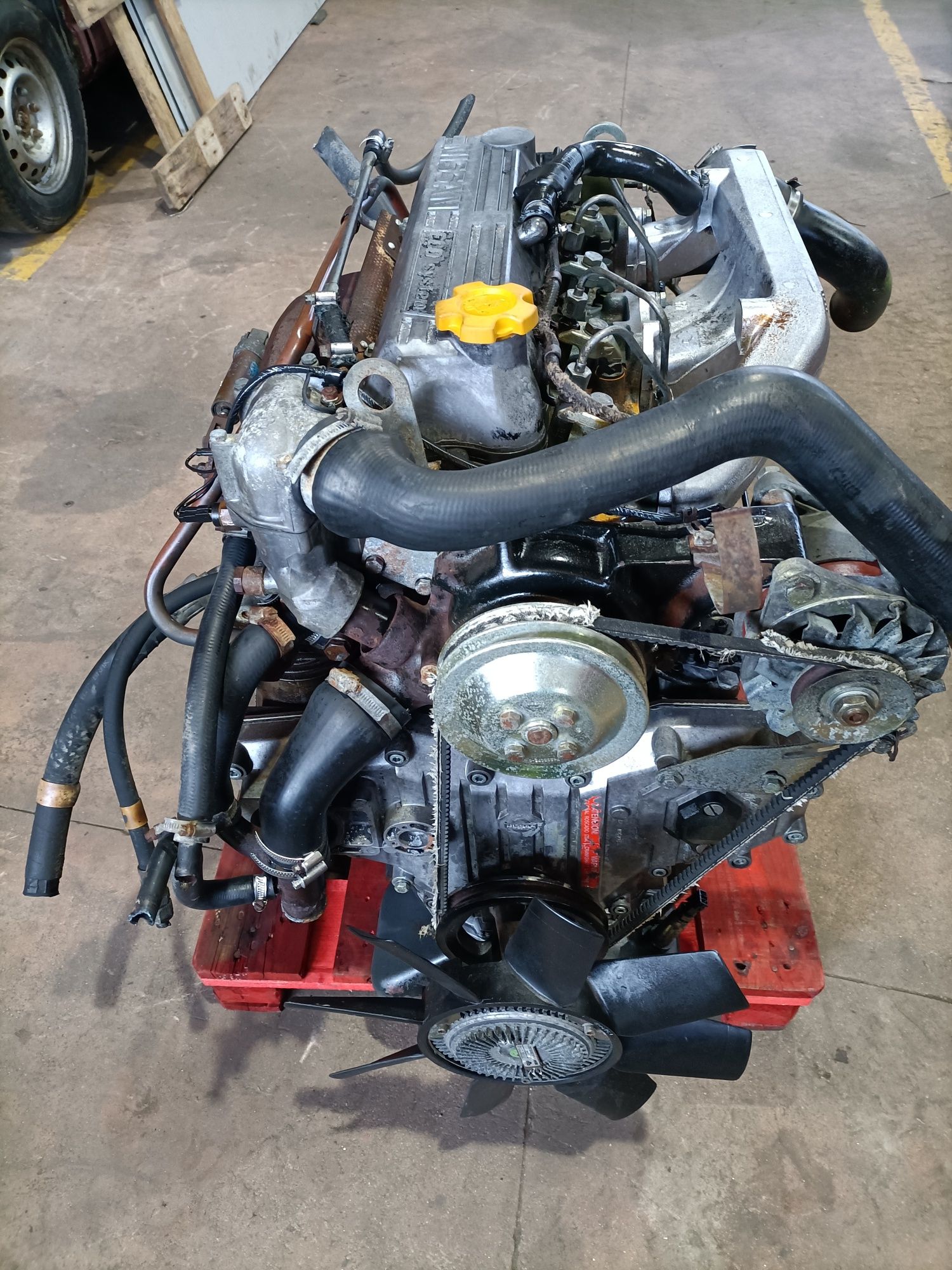 Motor Nissan atleon b4 40