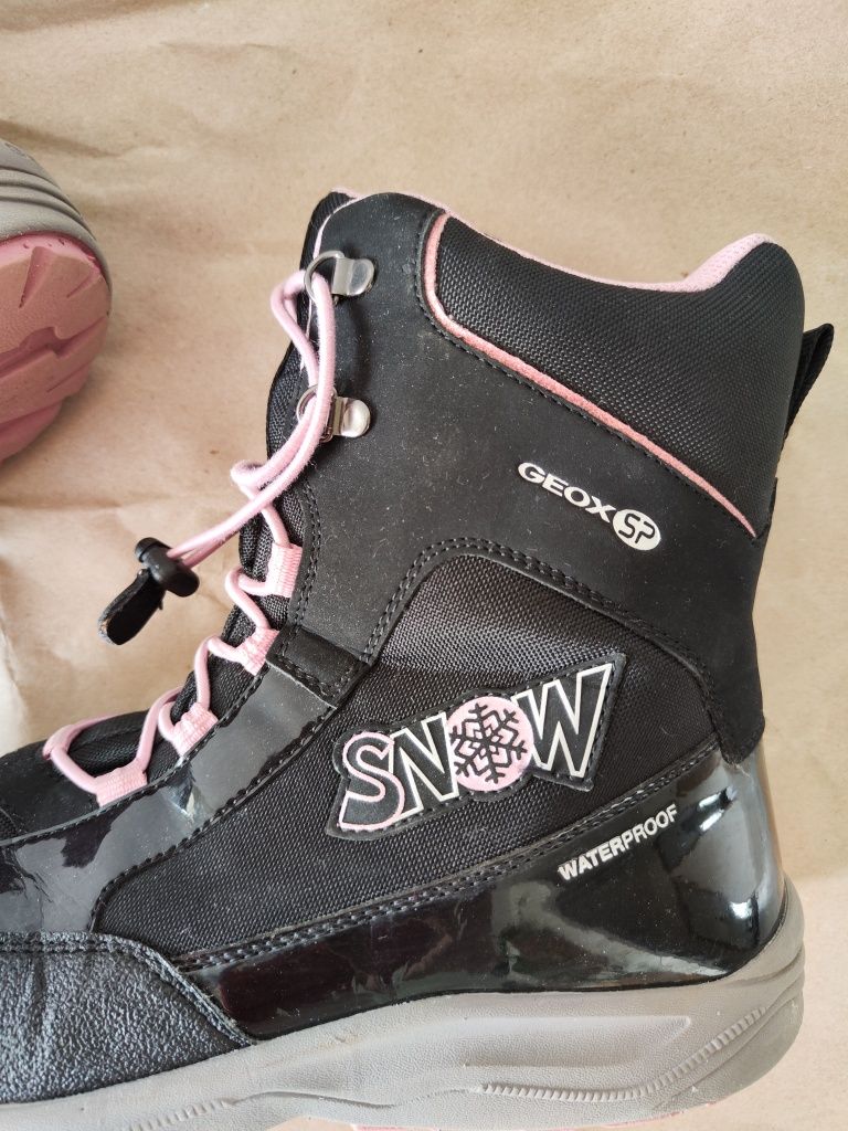 Zimowe buty Geox śniegowce wodoodporne wysokie sportowe damskie