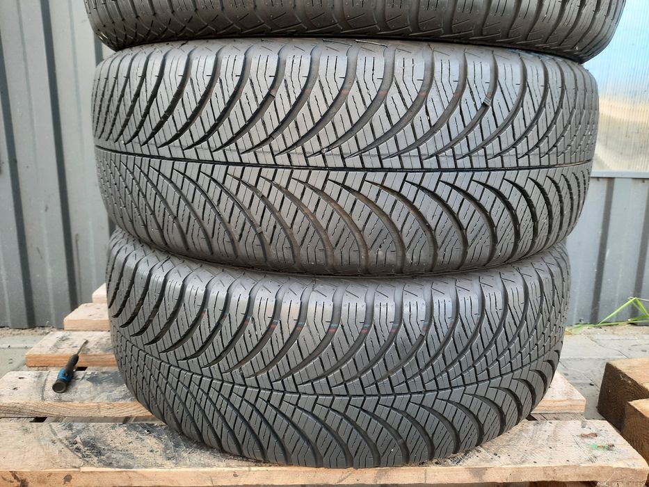 Opony 215/60/17 Goodyear Vector4Season[S]