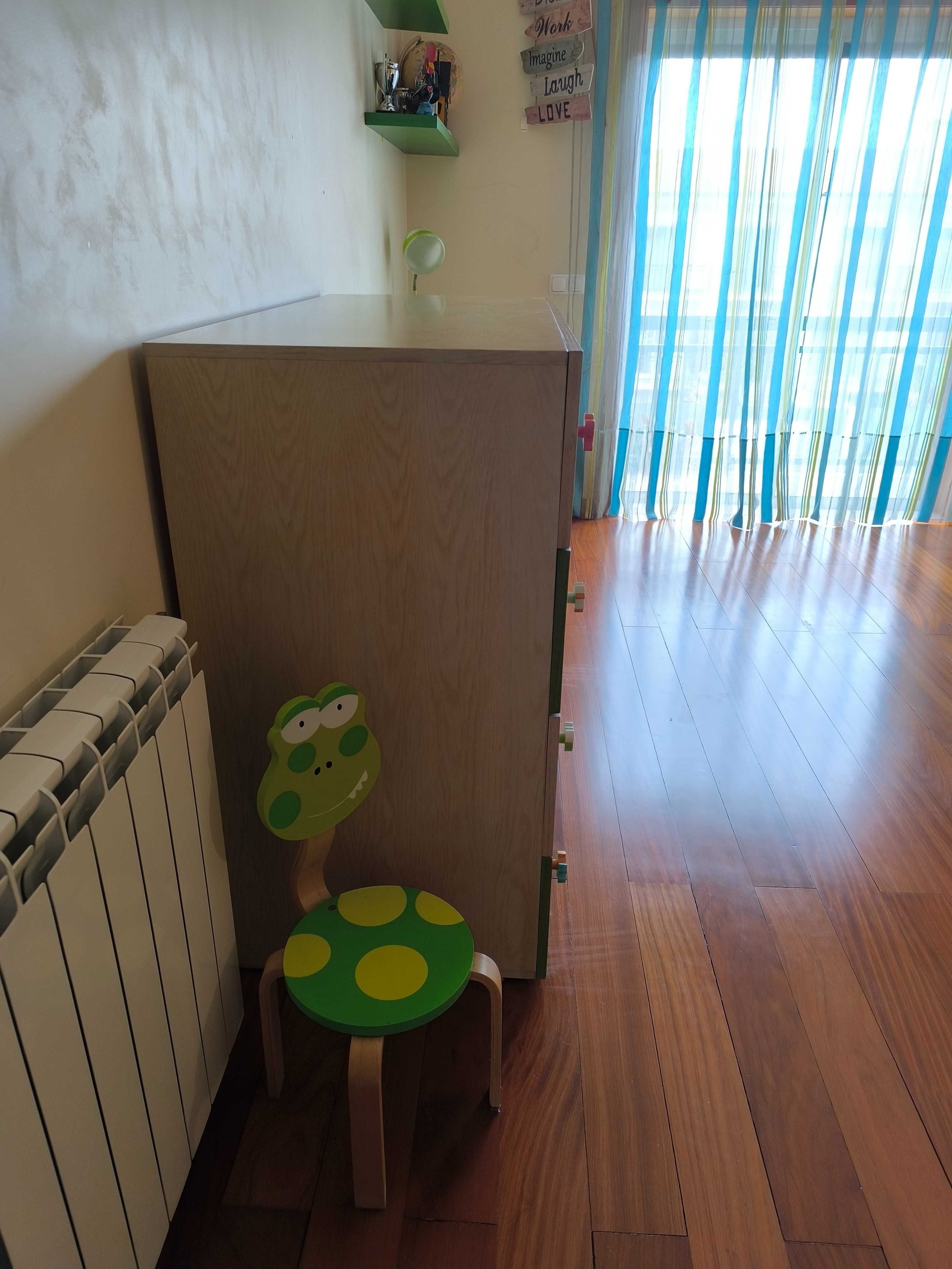 Quarto de criança em excelente estado
