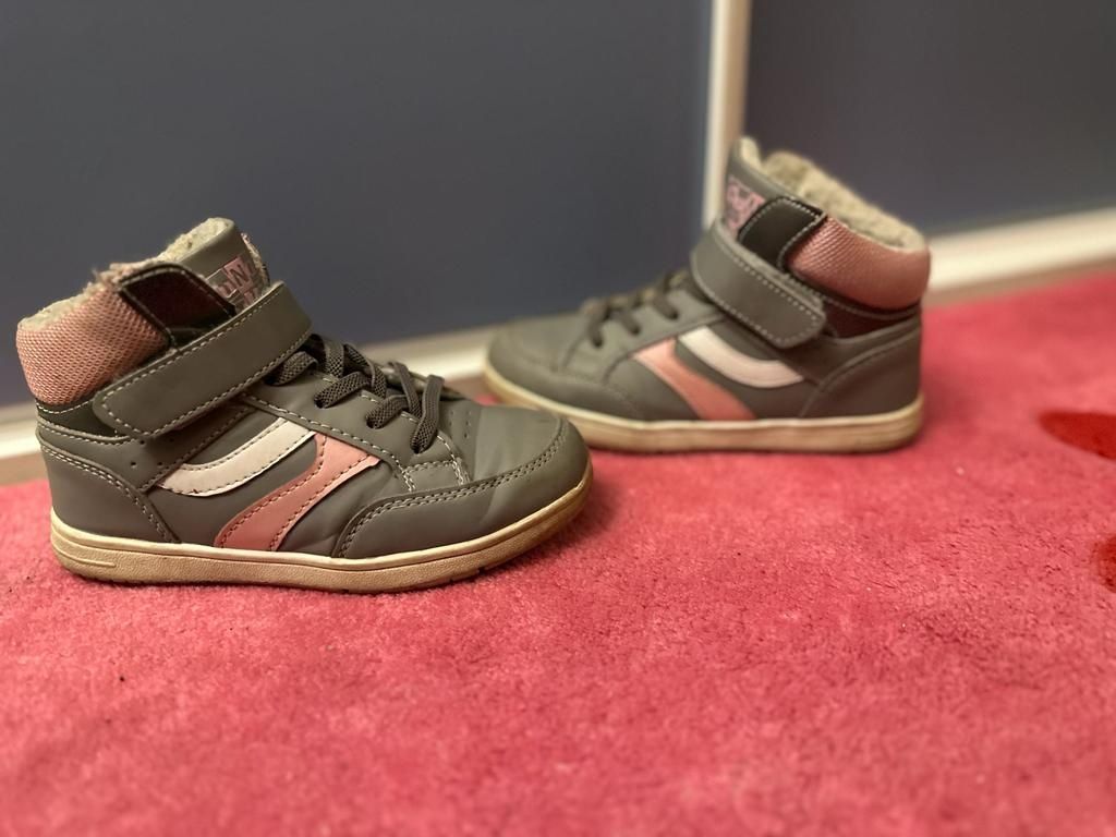 Adidaski botki lekko ocieplane szare dla dziewczynki Youngstyle