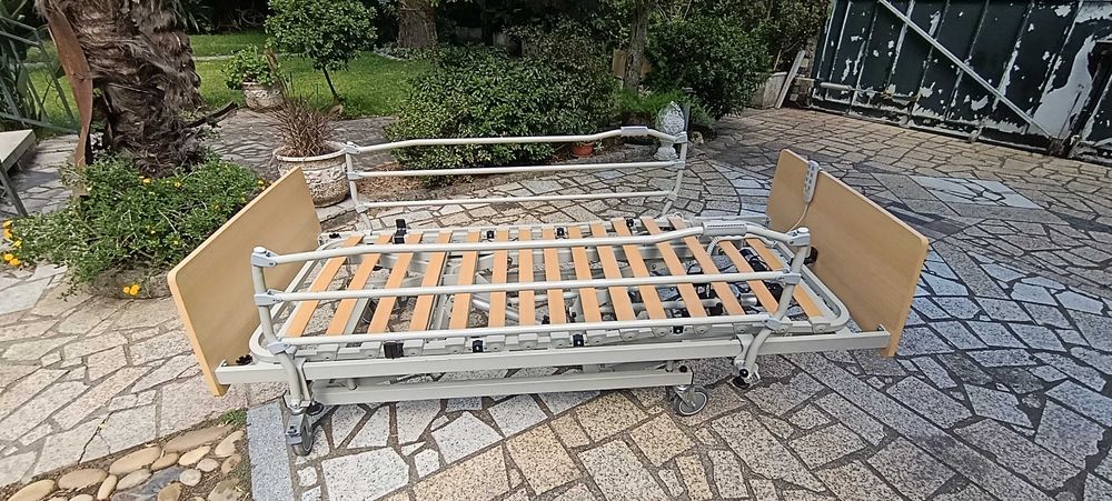 Cama de hospital articulada electrica