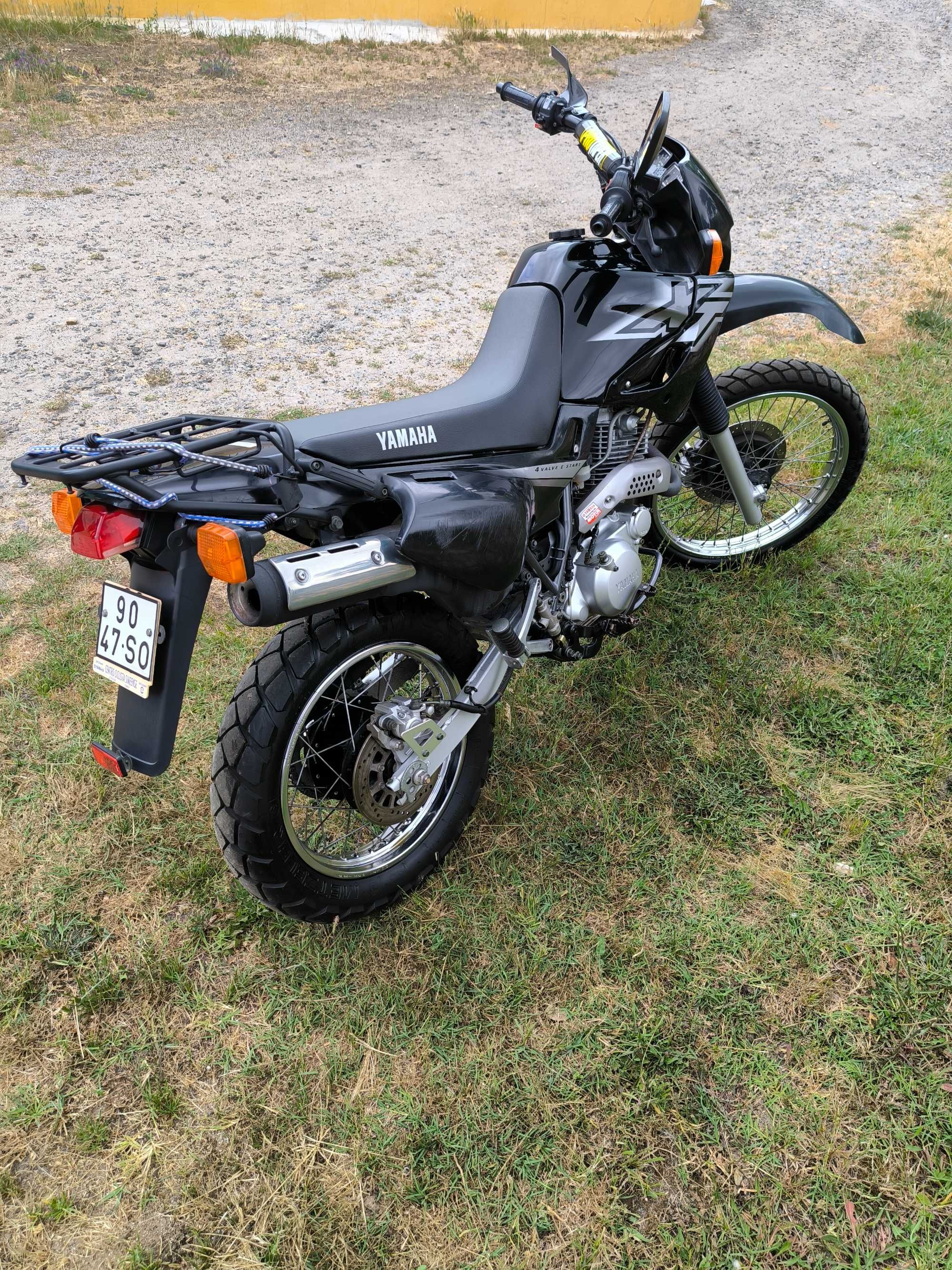 XT 600E de 2002 toda original.