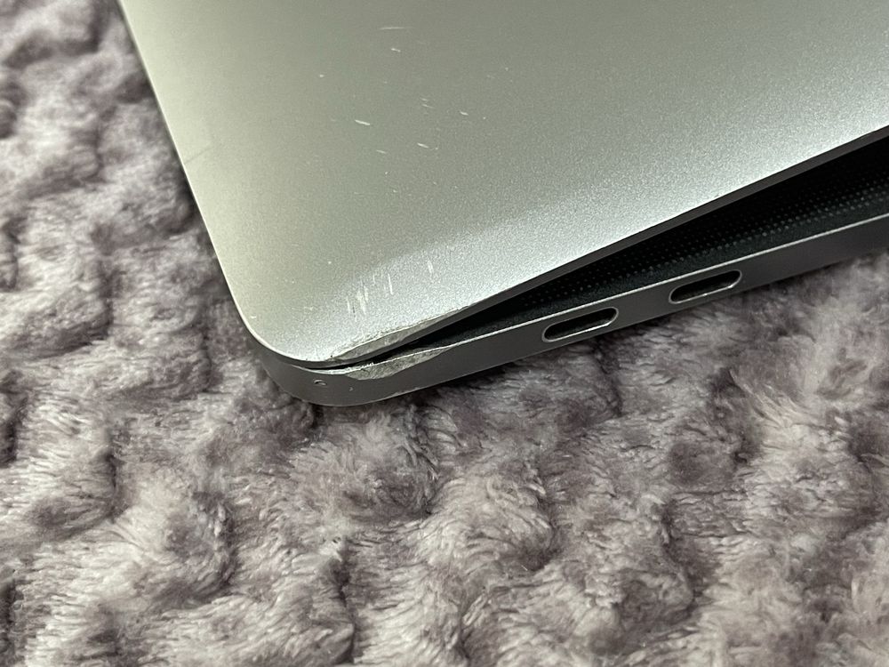 Ноутбук MacBook Pro A1707, Intel I7, Rx Pro 560, 512SSD, 16GB, 90%.