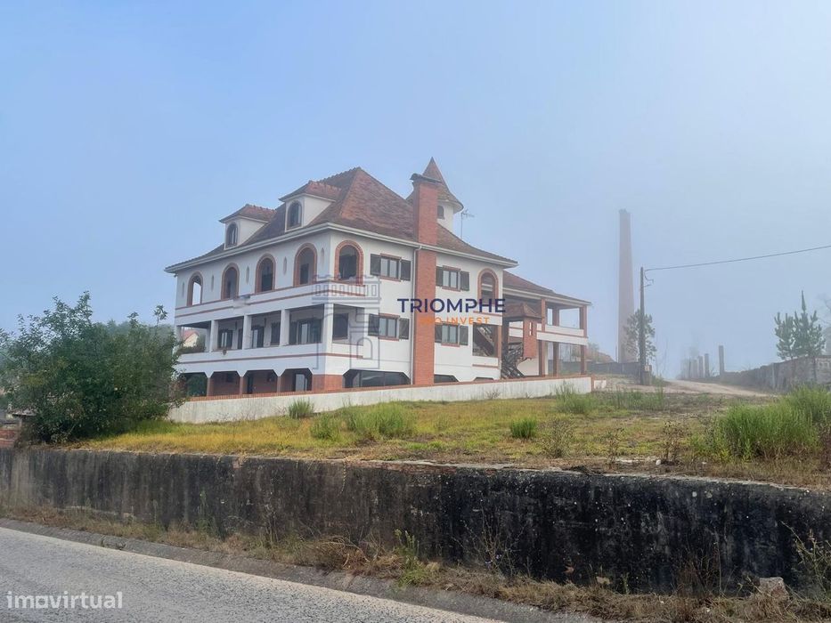 Palacete histórico + 3 moradias independentes, Colmeias Leiria