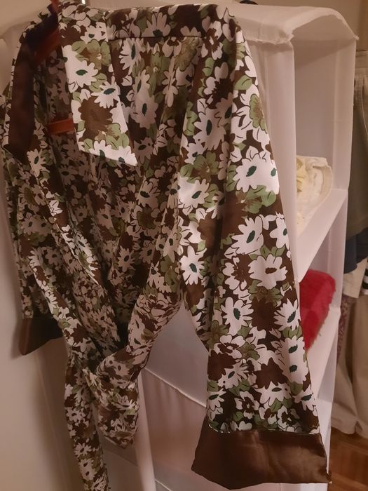 Conjunto de saia e blusa