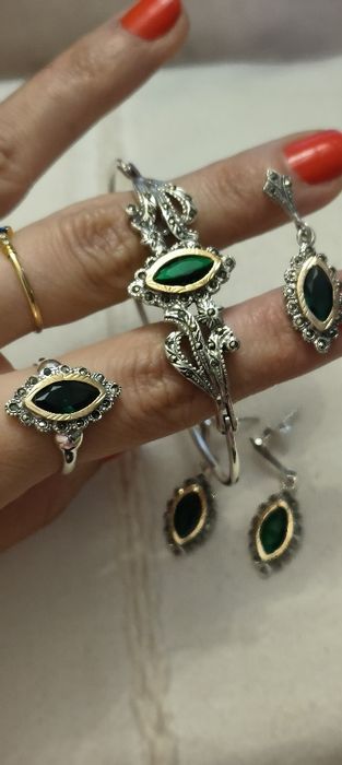 Conjunto antigo em prata com pedra verde