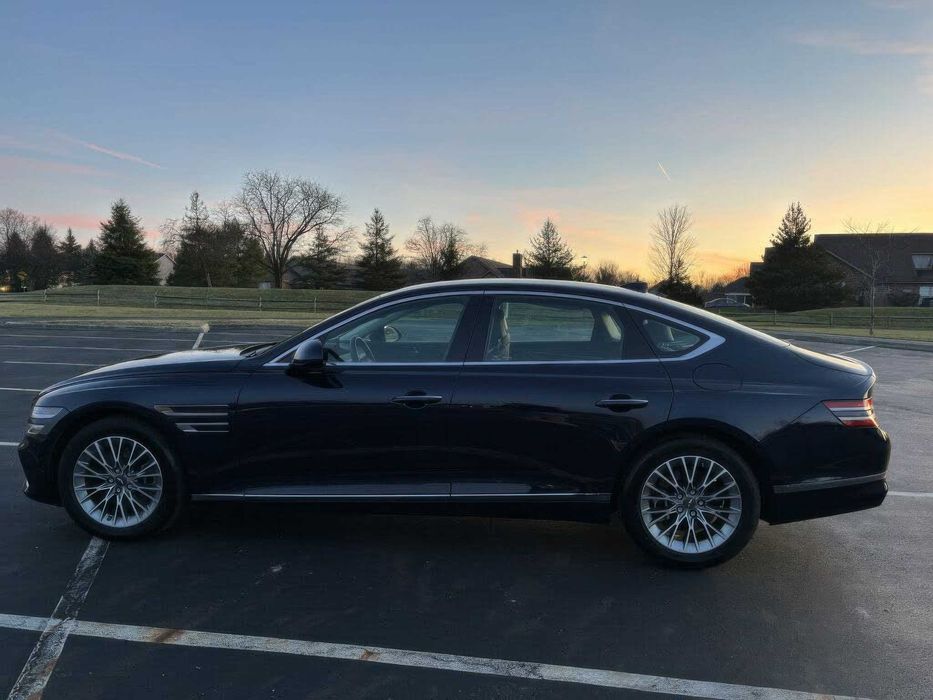 Genesis G80      2023