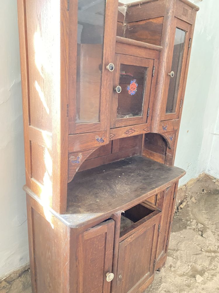 Вінтажний шкаф (буфет)