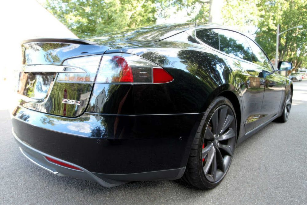 Tesla Model S P90D      2016