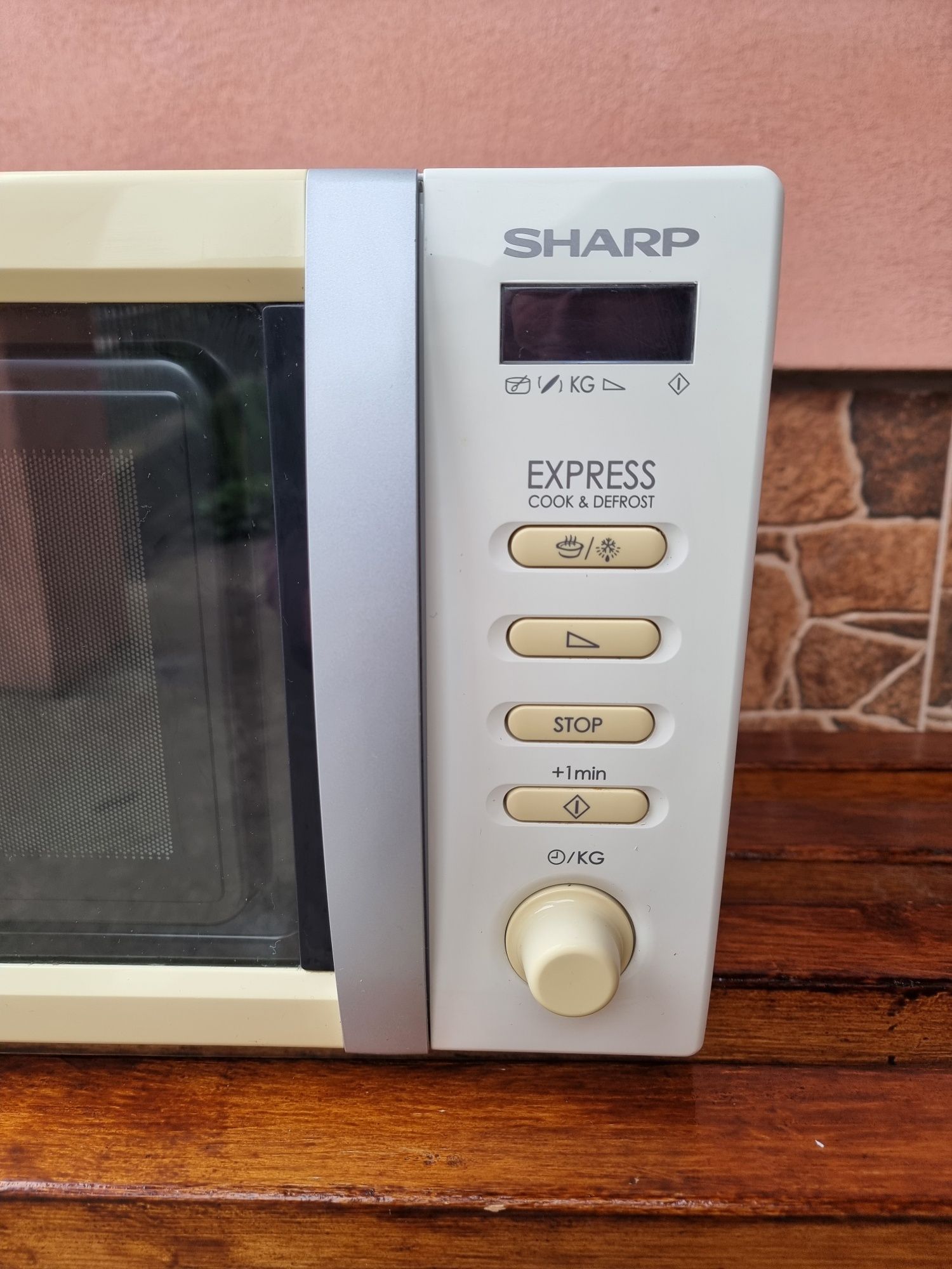 Мікрохвильова піч Sharp R-239(W)-A