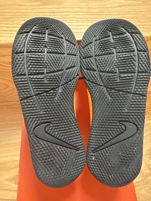Buty halówki na rzepy NIKE rozmiar 31,5