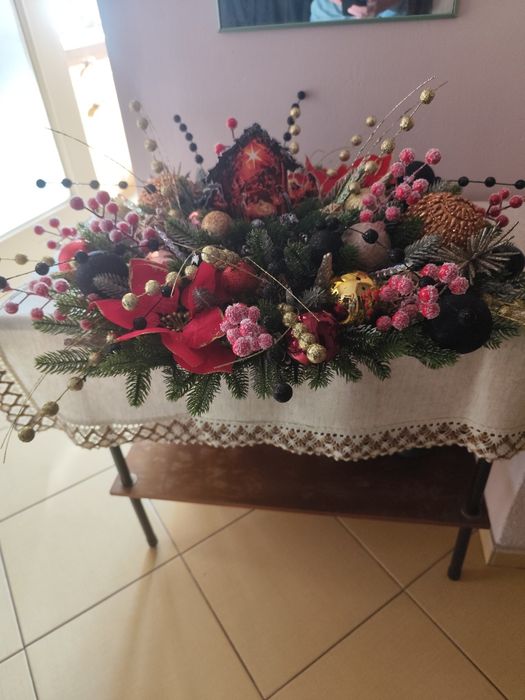 Duża dekoracja noworoczna na stół, komodę.