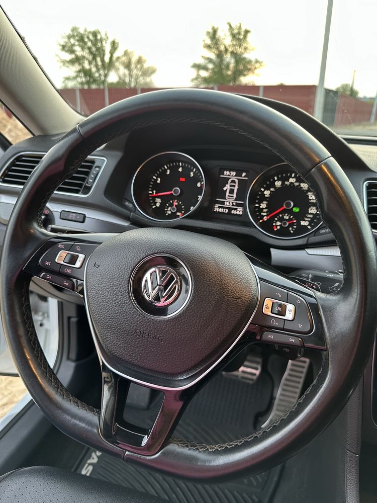 Volkswagen passat 2016 r-line