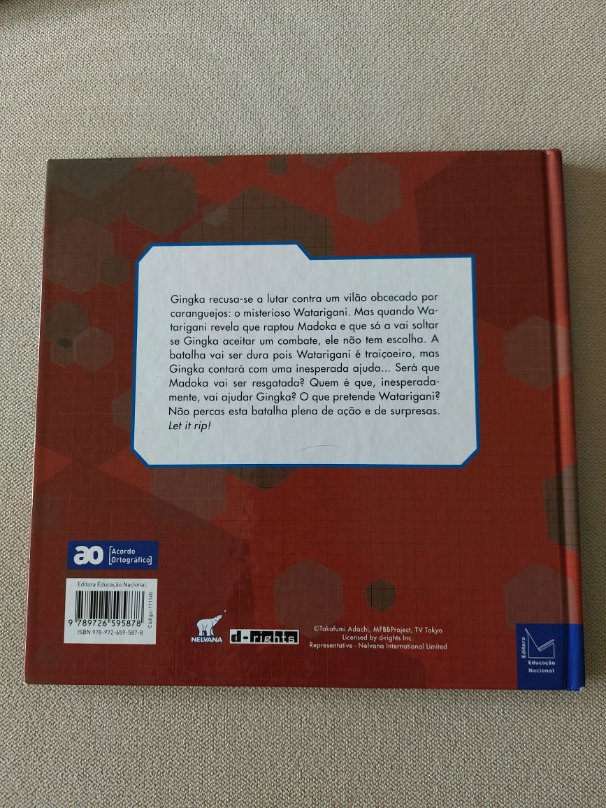 Livro Beyblade, com autocolantes,  novos