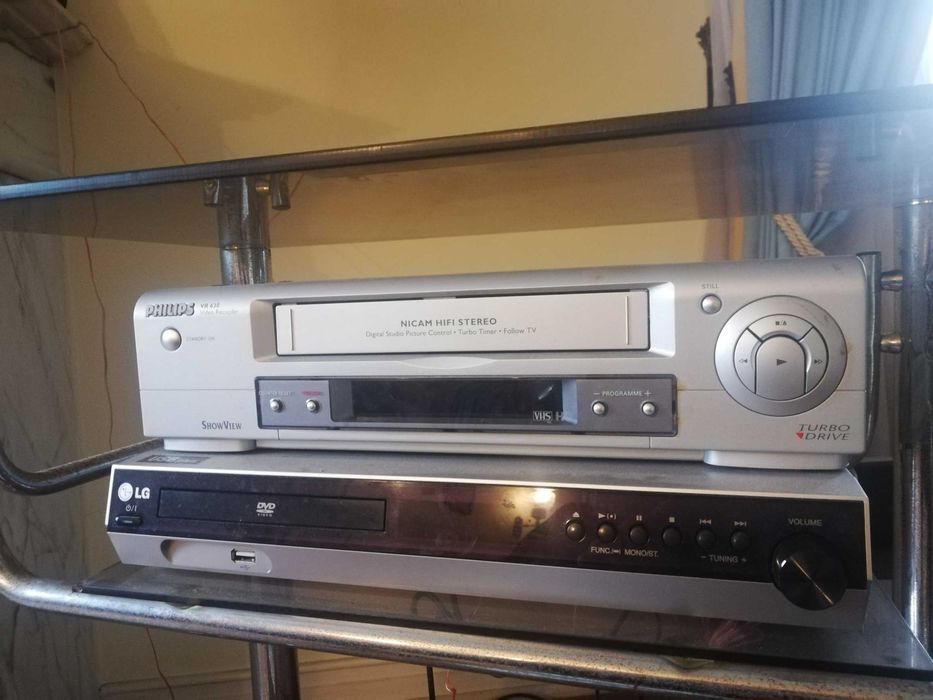 Gravador de vídeo VHS Philips VR630