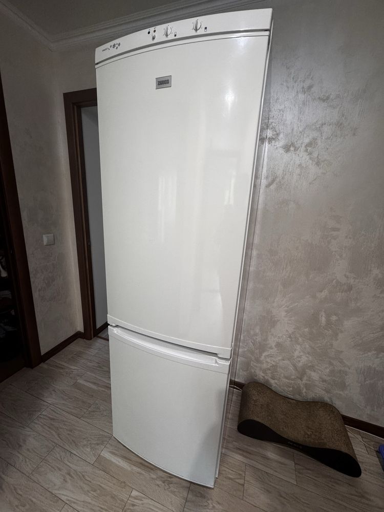 Холодильник  Zanussi вживаний