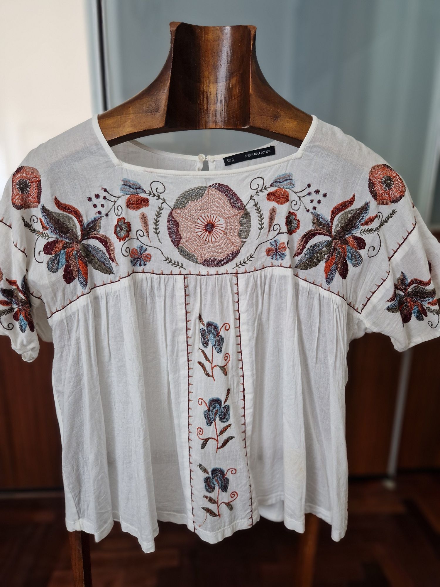 T-shirt com bordados Sfera