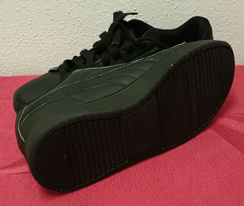 Buty dziecięce Puma rozmiar 38.5/Czarne