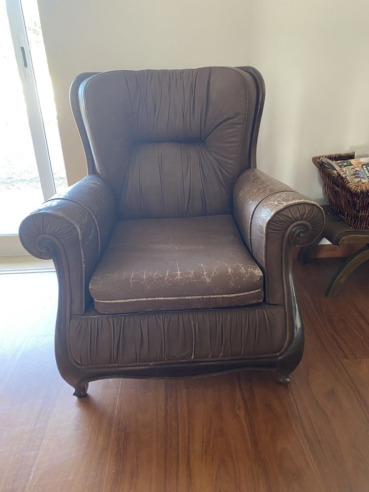 Sofa em pele usado