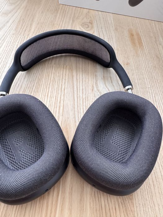 AirPods Max 1v1 version