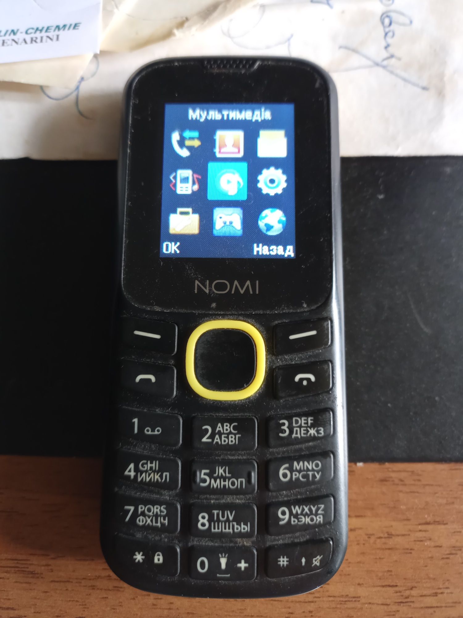 мобільний телефон NOMI