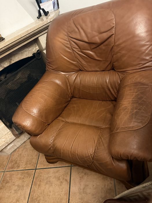 vendo Sofas pele castanho