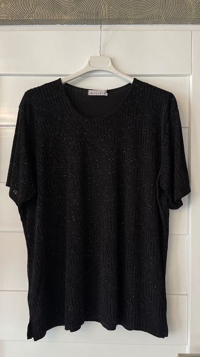 Czarna bluzka z kryształkami.