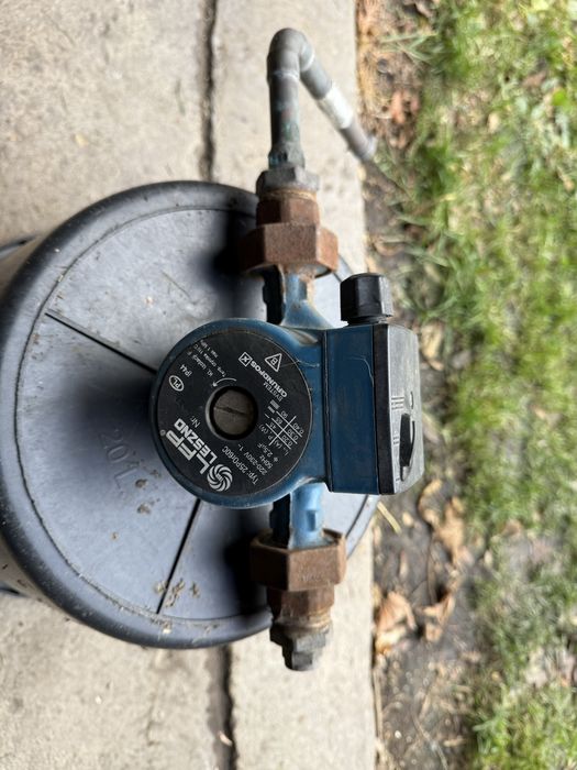 Centralne ogrzewanie grzejniki, pompa, zbiornik wyrownawczy, bijler