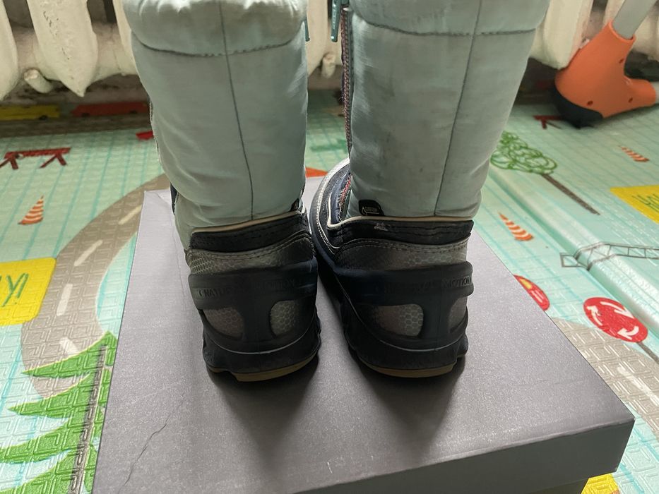 Продам зимние сапожки Ecco на мальчика