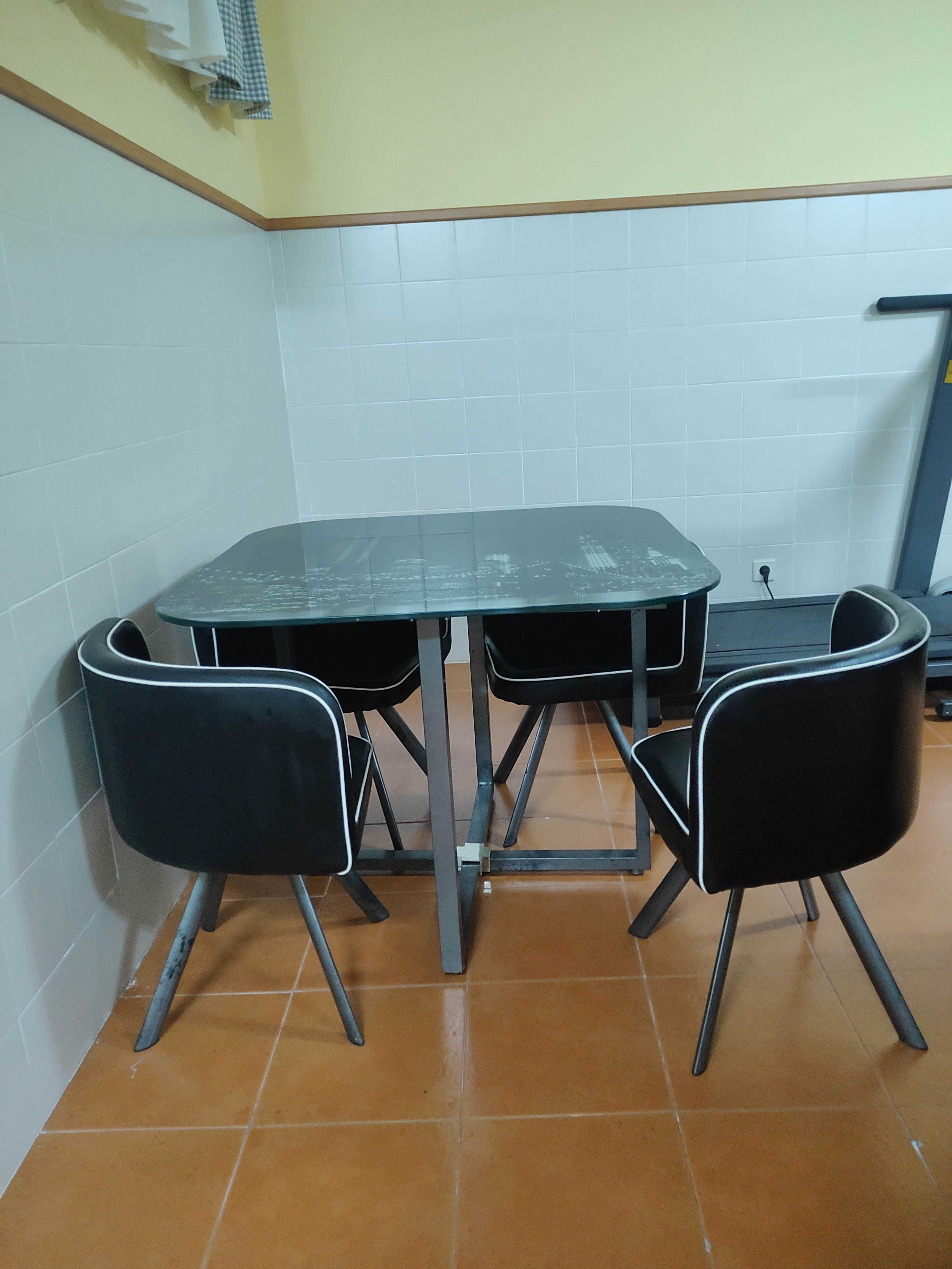 Mesa de cozinha com 4 cadeiras(novo preço)