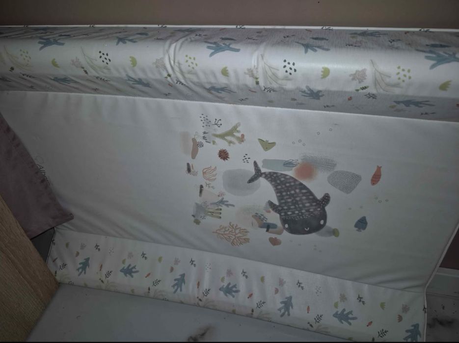 Łóżeczko dziecięce tapczanik Bajka kaszmir z szufladą oraz barierką