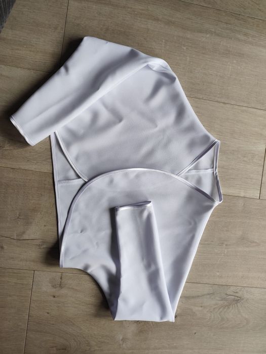 Sukienka komunijna dla dziewczynki – stan idealny!