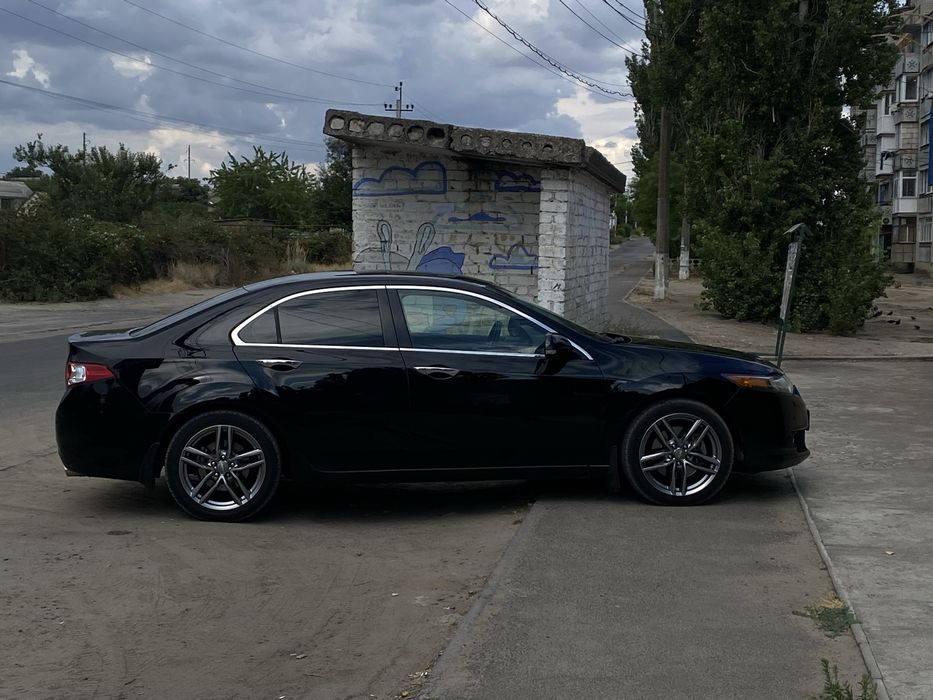 Продам комлект дисков с резиной 235/45r18 год:2025