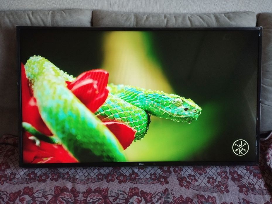 Смарт телевизор LG 43"