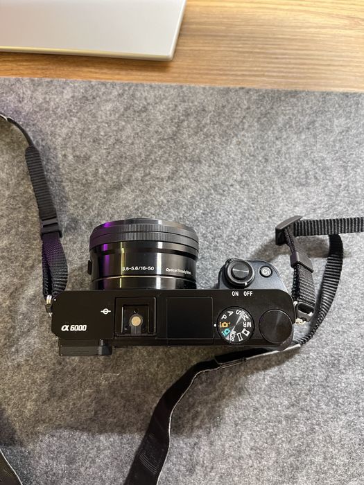 Sony A6000 + kit 16–50mm в дуже доброму стані