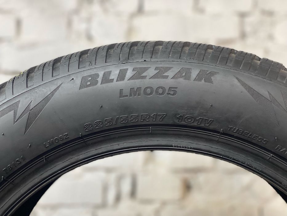 Шини Резина ЗИМА 225/55 R17 Bridgestone Blizzak LM005